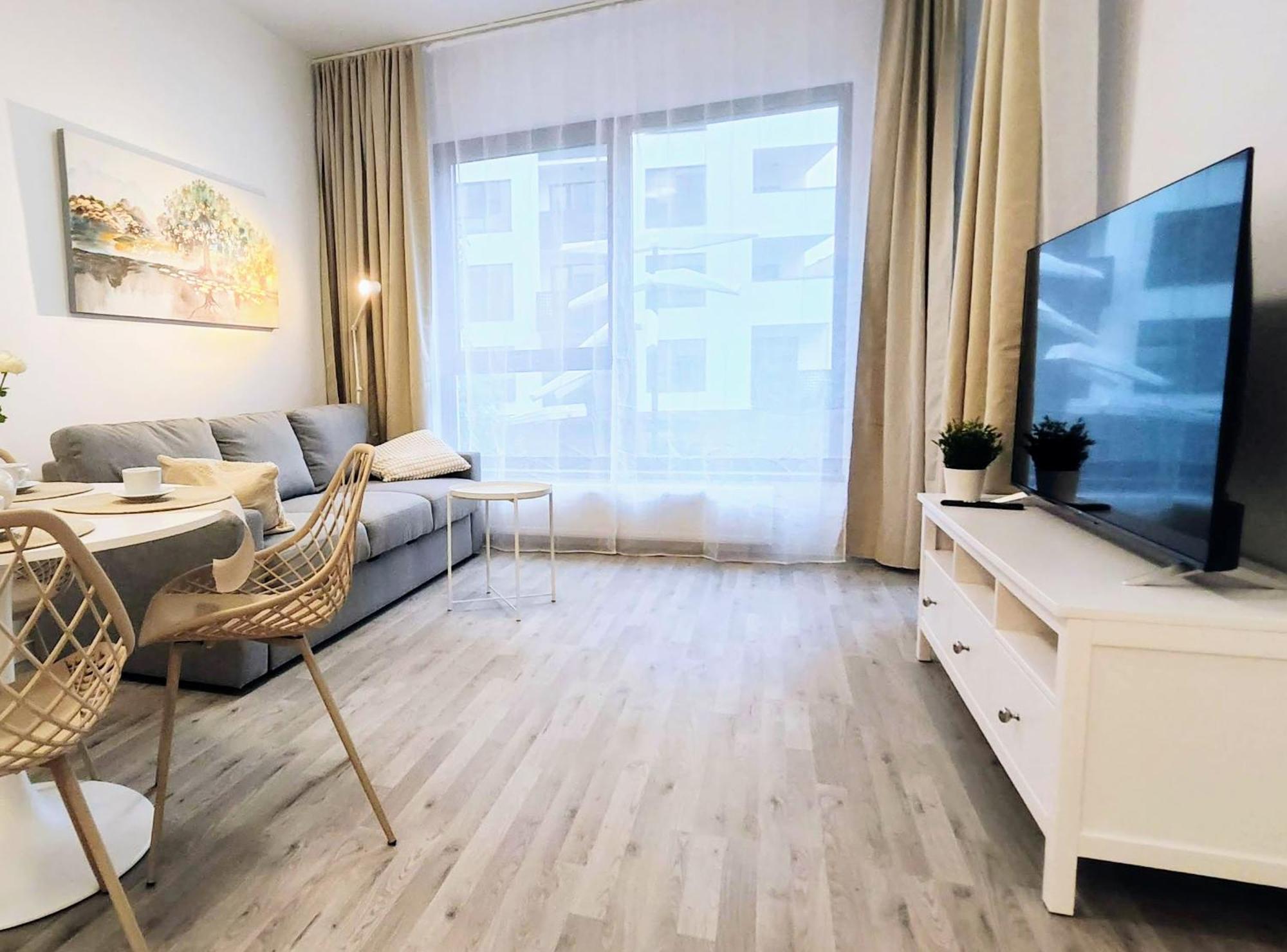 Wings - Brand New - Presidential Garden - Free Parking Appartement Bratislava Buitenkant foto